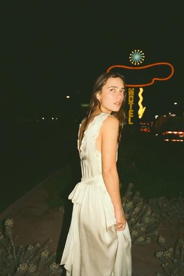 Атласное платье со складками и кружевом — Limited Edition- Заказать в России