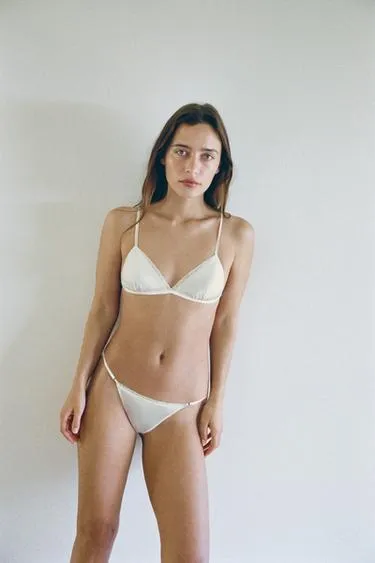 Бюстгальтер с треугольными чашками из смесового шелка с кружевом- Заказать в России