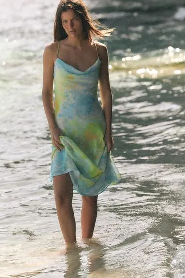 Платье миди со сборками и принтом- Заказать в России