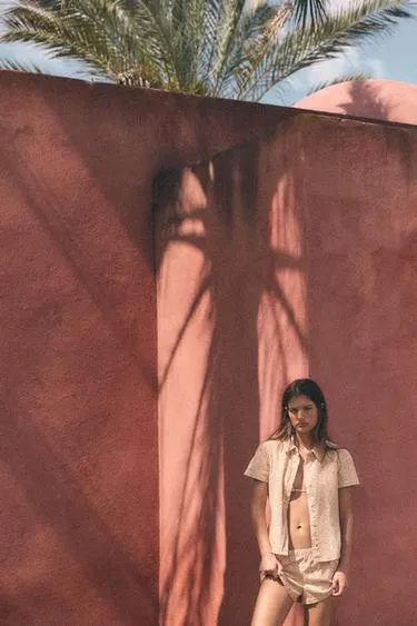 Рубашка с короткими рукавами и цветочным принтом- Заказать в России