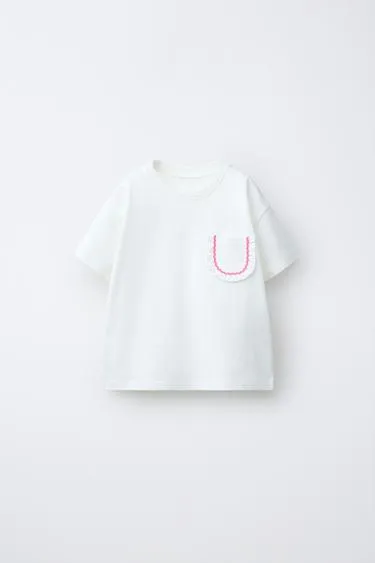 Футболка с карманом и воланами