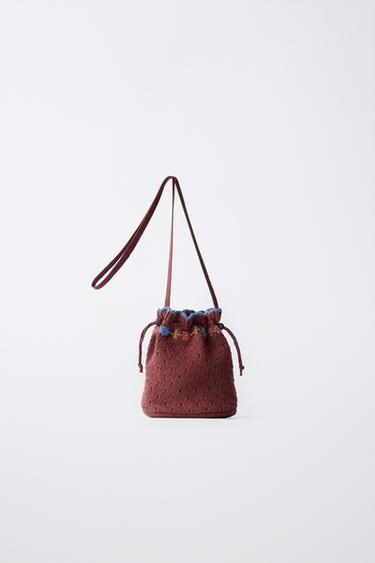 Zara Вязаная сумка с вышитыми цветами купить с доставкой.