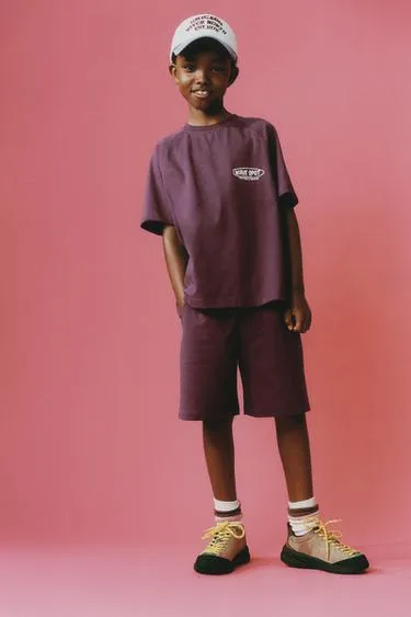 Комплект из футболки и шортов с надписью