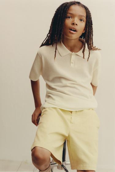 Однотонное поло с рельефным узором