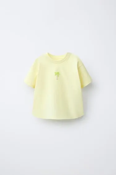 Футболка с нашивкой кроше