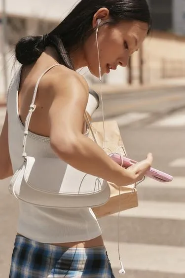 Сумка с плечевым ремнем и клапаном- Заказать в России