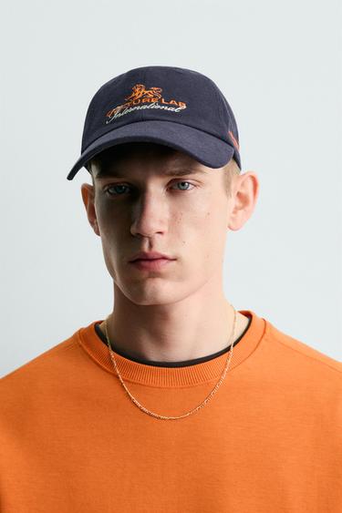 Zara Кепка с вышитым текстом