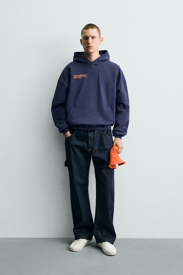 Худи с контрастными надписями