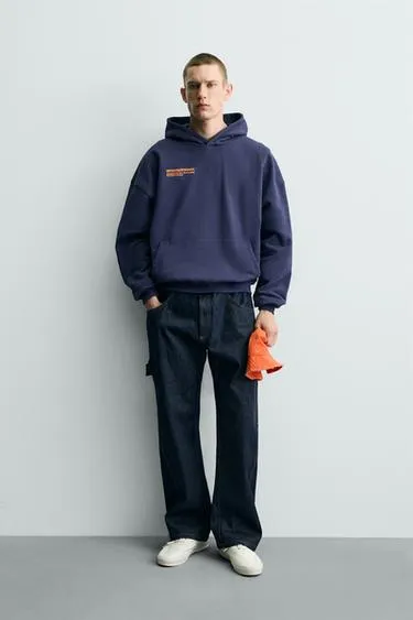 Худи с контрастными надписями- Заказать в России