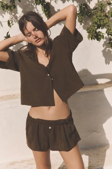 Flowing shorts with buttons