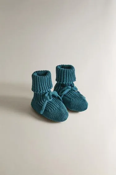 Вязаные детские пинетки