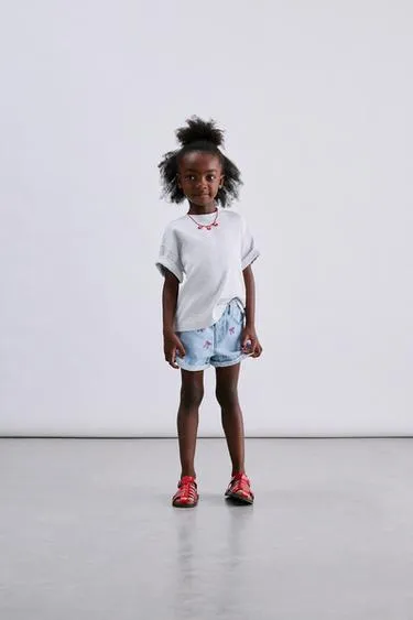 Джинсовые бермуды Mom Fit с вышивкой