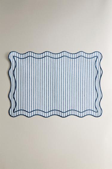 Полосатая хлопковая салфетка с волнистым краем