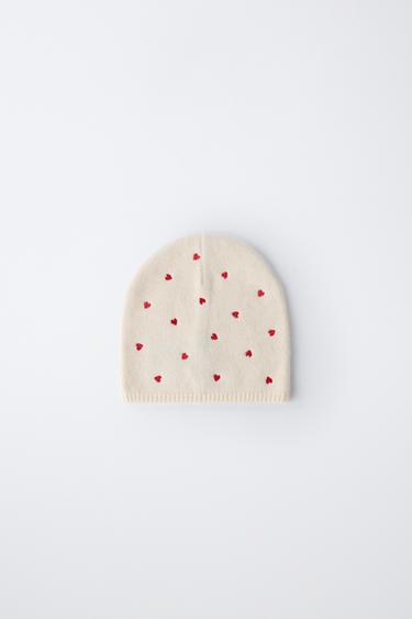 Zara Вязаная шапка с вышитыми сердцами купить с доставкой.