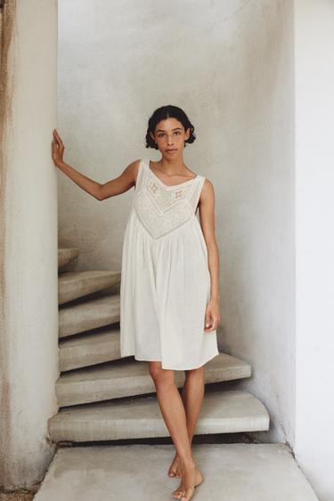 Zara Платье со складками и цветочной вышивкой купить с доставкой.