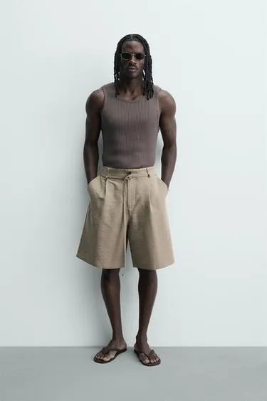 Шорты Relaxed Fit со складками и поясом