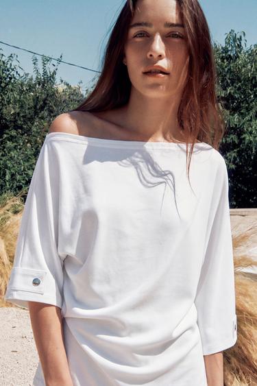 Zara Футболка с вырезом «лодочка» и пуговицами купить с доставкой.