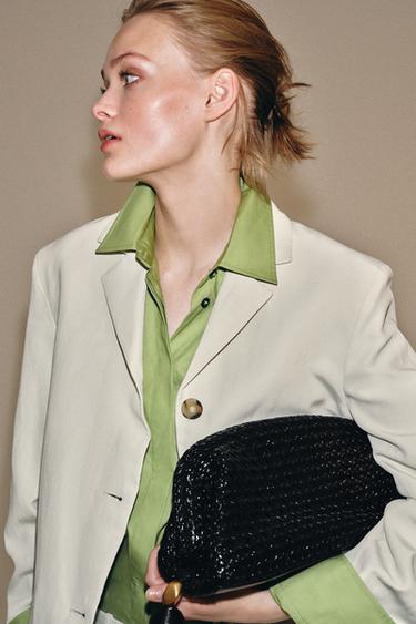 Zara Плетеный клатч купить с доставкой.