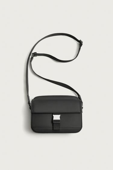 Zara Прорезиненная сумка с пряжкой