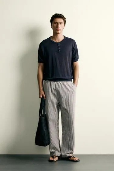 Контрастные брюки Relaxed Fit из ткани сеерсакер