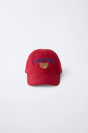 Кепка в стиле Varsity с вышивкой