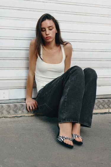 Printed hair-on leather sandals- Заказать в России