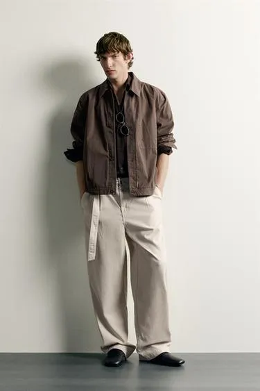 Брюки Relaxed Fit со складками и ремнем