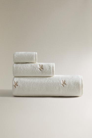 Zara Хлопковое банное полотенце с листочным принтом