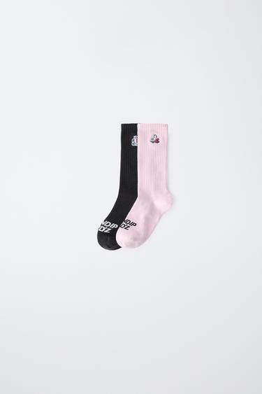 Zara Набор из 2 пар носков средней высоты с вышивкой RIPNDIP © X ZARA KIDS купить с доставкой.