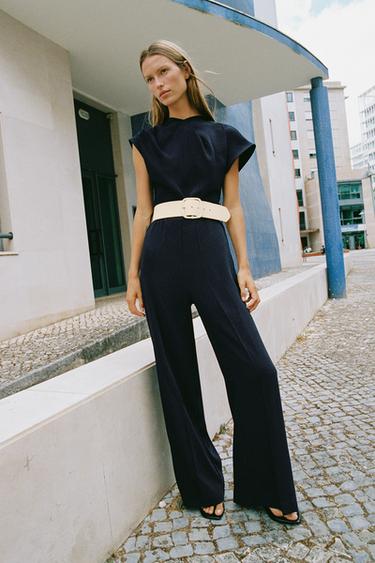 Zara Комбинезон с асимметричным рукавом и поясом