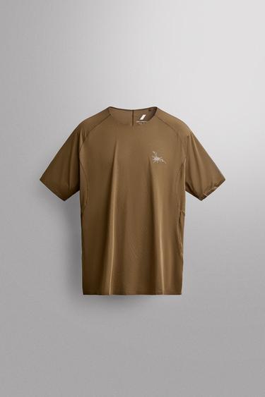 Zara Техническая футболка с рельефной фактурой