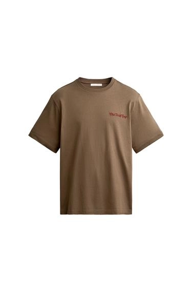 Футболка regular fit с вышитым слоганом