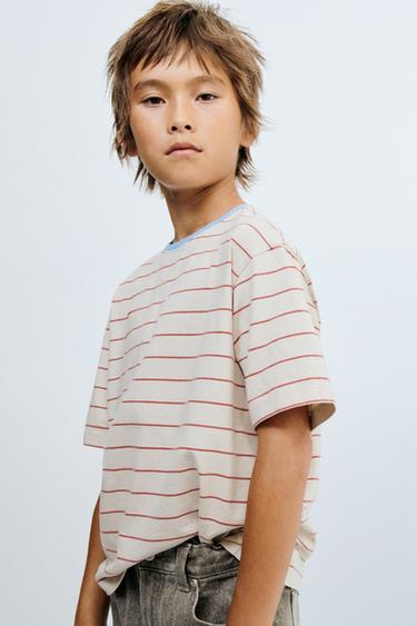 Zara Футболка STORIESZ с эффектом потертости и контрастным воротником купить с доставкой.