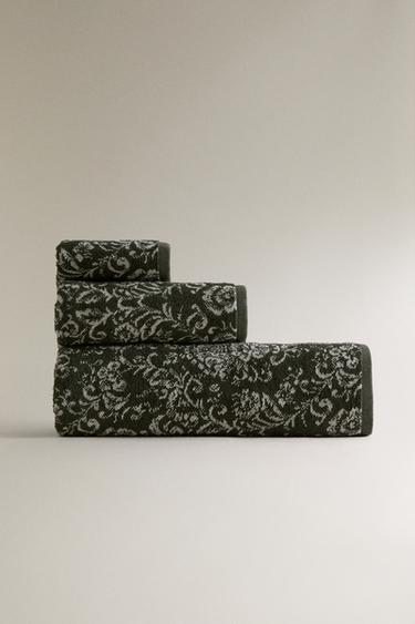 Zara Вафельное полотенце с цветочным жаккардом