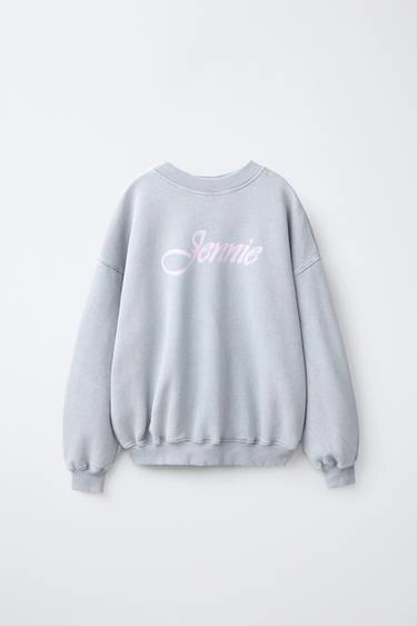 Свитшот jennie ©™ с принтом и эффектом потертости- Заказать в России
