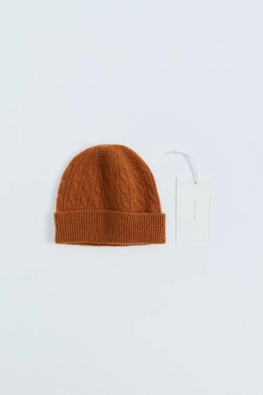 Шапка вязаная zara timeless из 100% шерсти с узором косичка