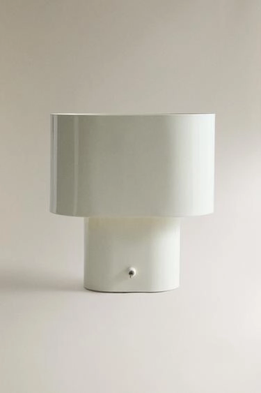 Cordless iron table lamp