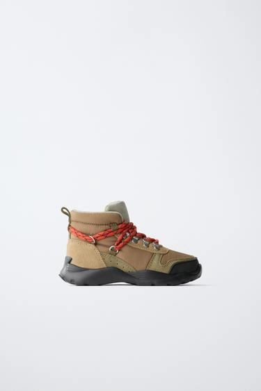 Trekking boots