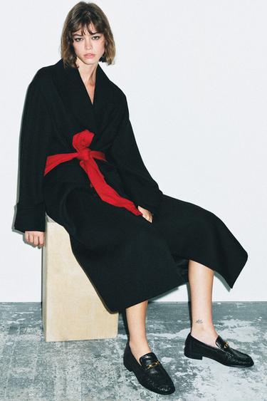 Zara Кожаные лоферы с металлической аппликацией купить с доставкой.