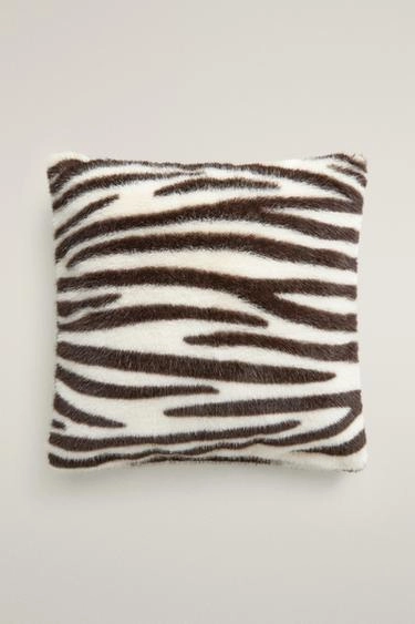 Наволочка из искусственного меха с принтом зебры- Заказать в России