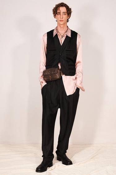 Zara Поясная сумка из кожи с заклепками купить с доставкой.