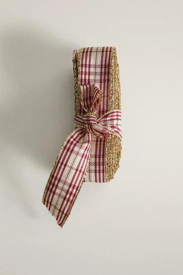 Украшенная лента для рождественских подарков