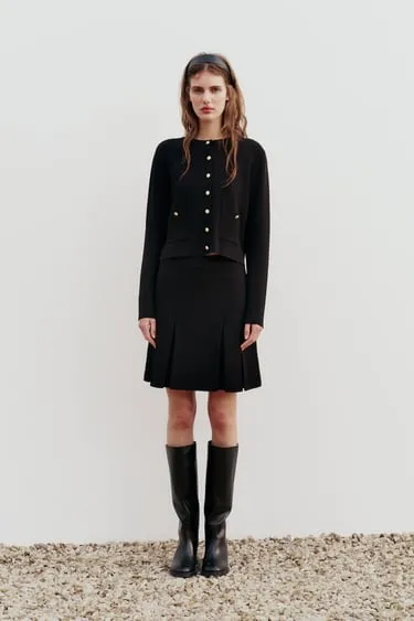 Кардиган с золотистыми пуговицами