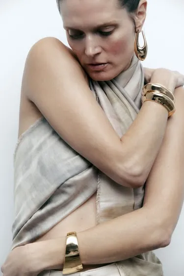 Жесткий браслет- Заказать в России