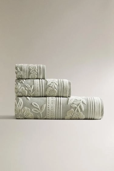 Велюровое полотенце с жаккардовым узором