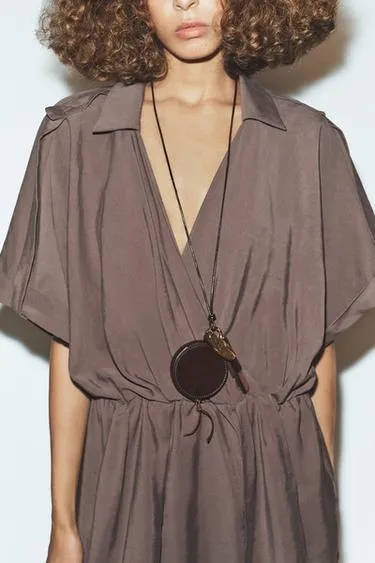 Кожаная сумочка на цепочке с камнем 100%