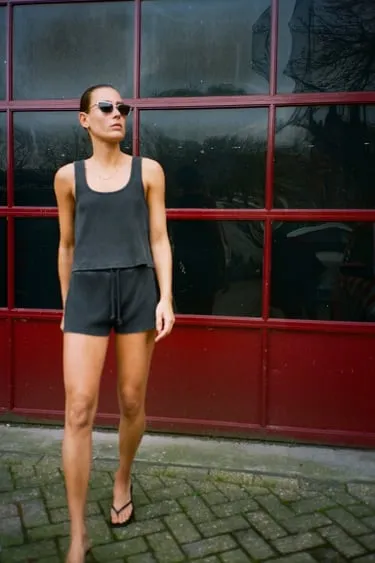 Шорты из ткани в рубчик с эффектом потертости- Заказать в России