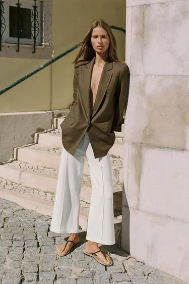 Льняной пиджак из смесовой ткани с подвернутыми рукавами- Заказать в России