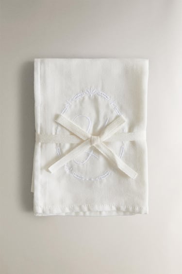 Zara Набор детских муслиновых салфеток с вышитой буквой (2 штуки)