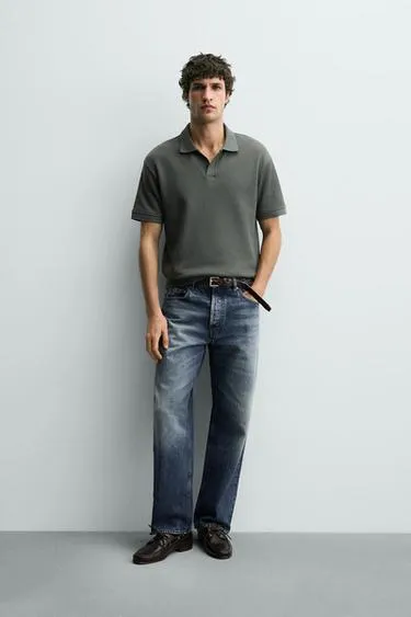 Поло с вертикальным текстурированным узором